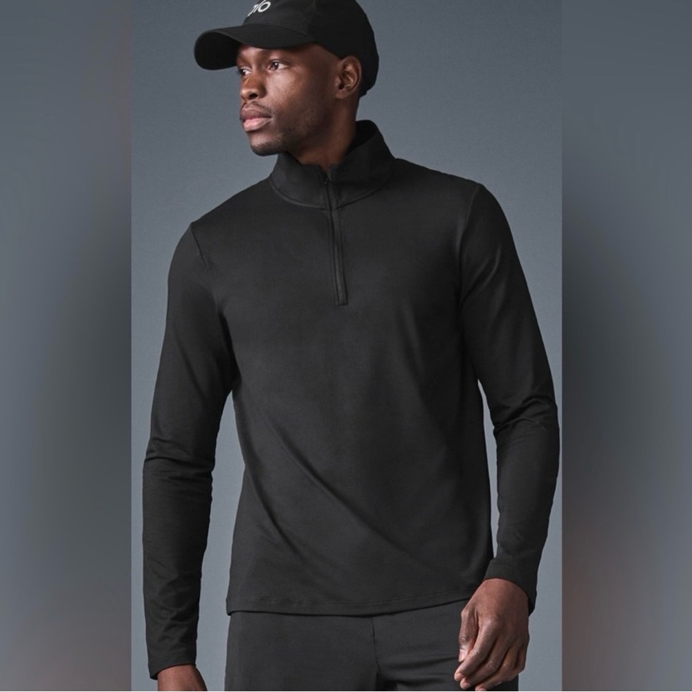 ALO Yoga men long sleeve quarterzip